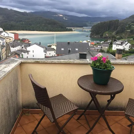 En Porto Do Barqueiro Con Terraza Mirando Al Mar * Porto de Espasante
