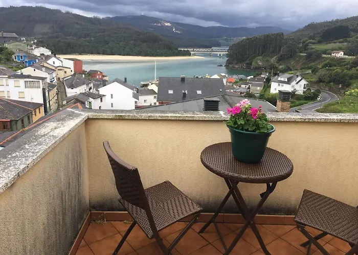 En Porto Do Barqueiro Con Terraza Mirando Al Mar * Porto de Espasante